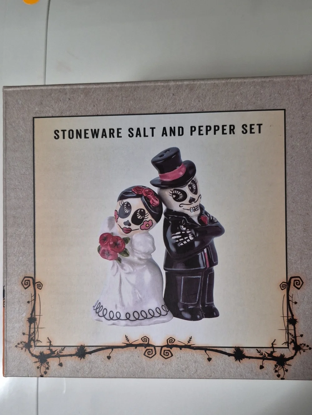 Salt and Pepper Set Older Skull Sugar Bride and Groom